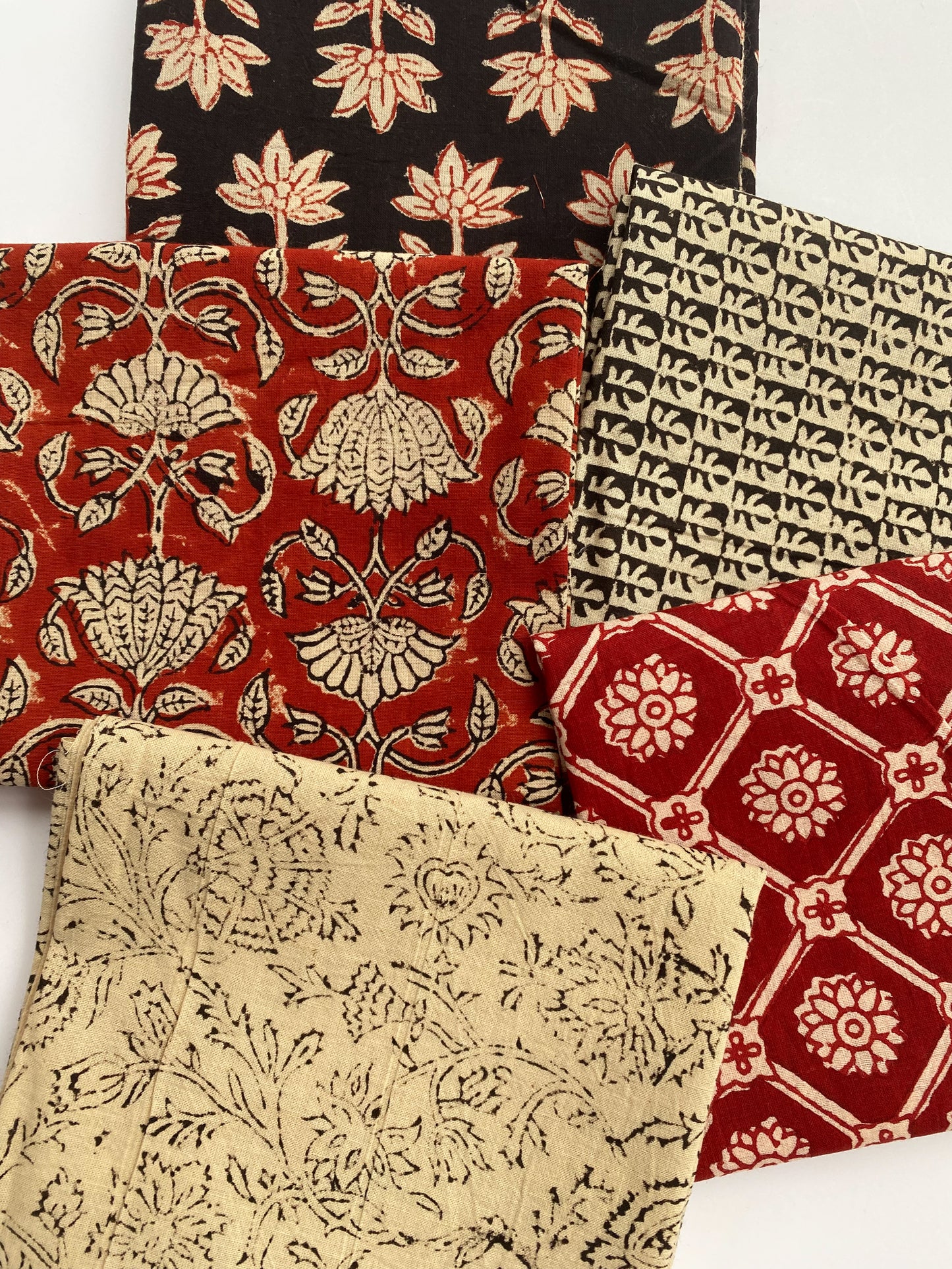 5 Piece Red, Black and Cream Fat Quarter Bundle